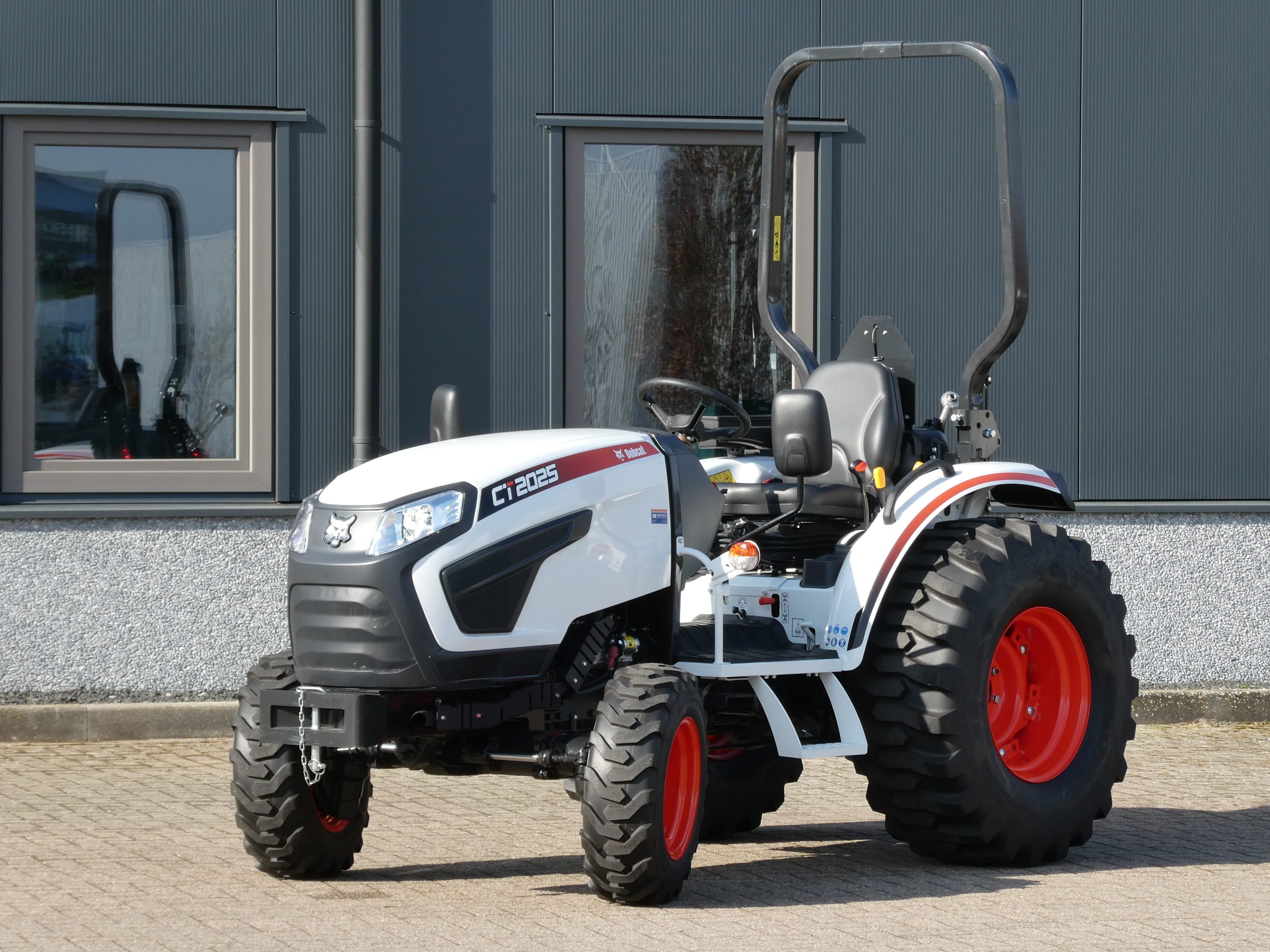 NEW 2025 Bobcat CT2025 4wd